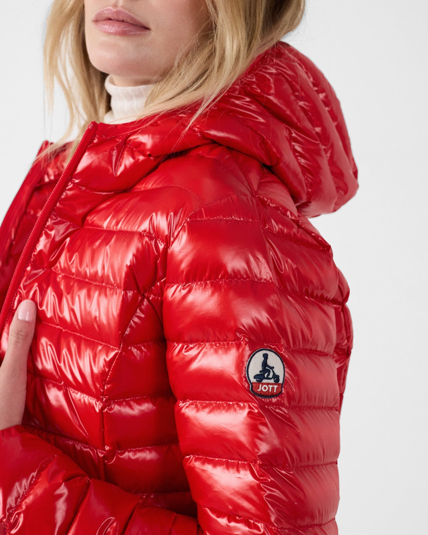 Doudoune légère à capuche Rouge carmin Cloe shiny