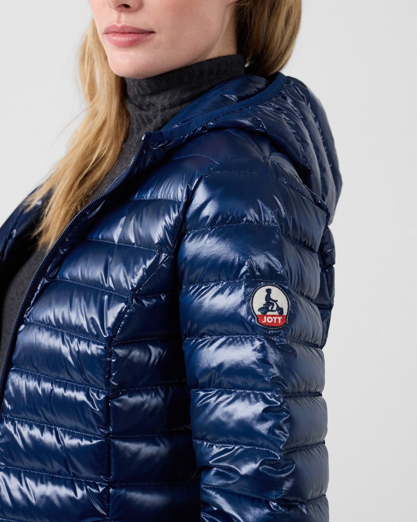 Doudoune légère à capuche Marine Cloe shiny