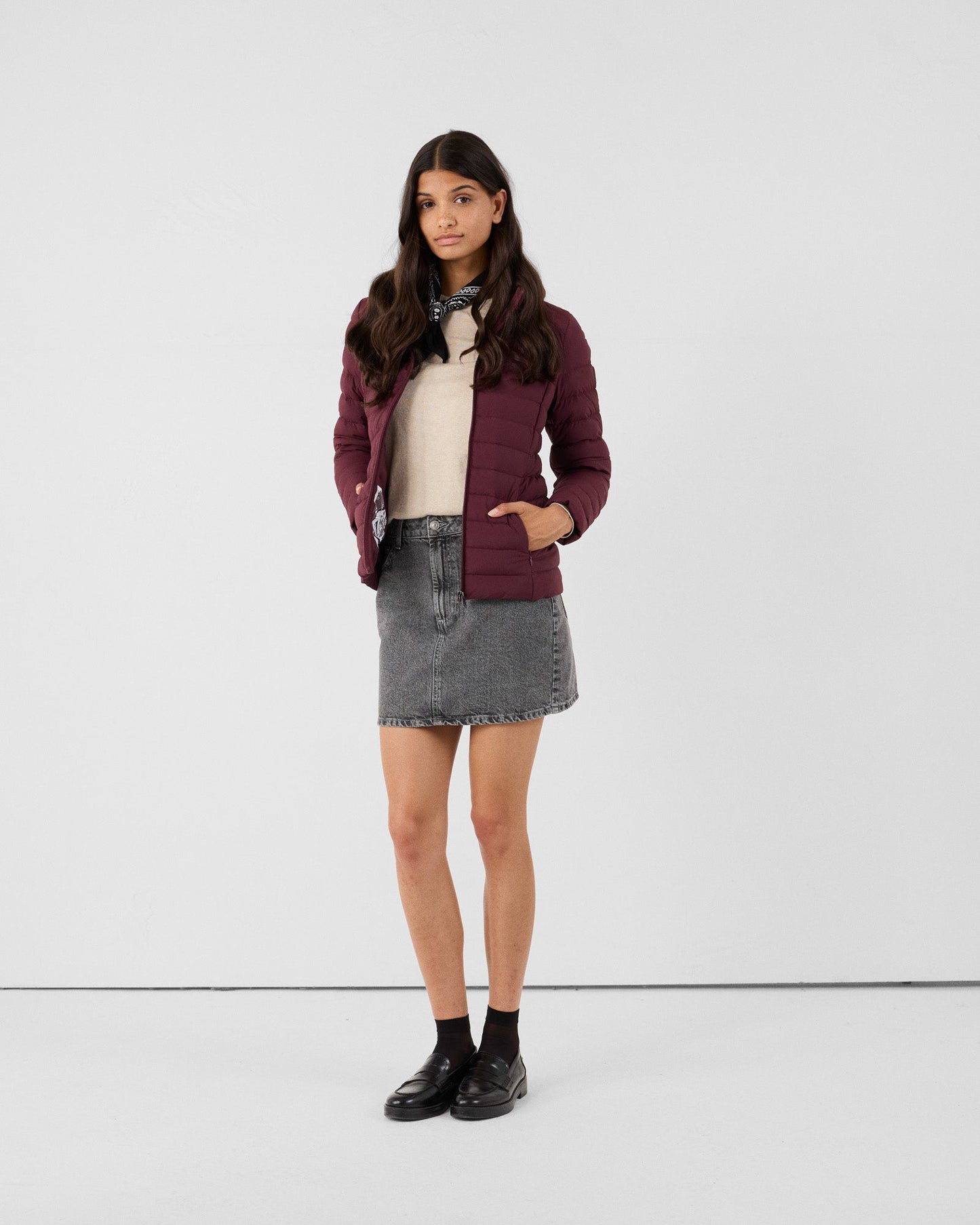 Doudoune à capuche stretch légère Cerise noire Salma