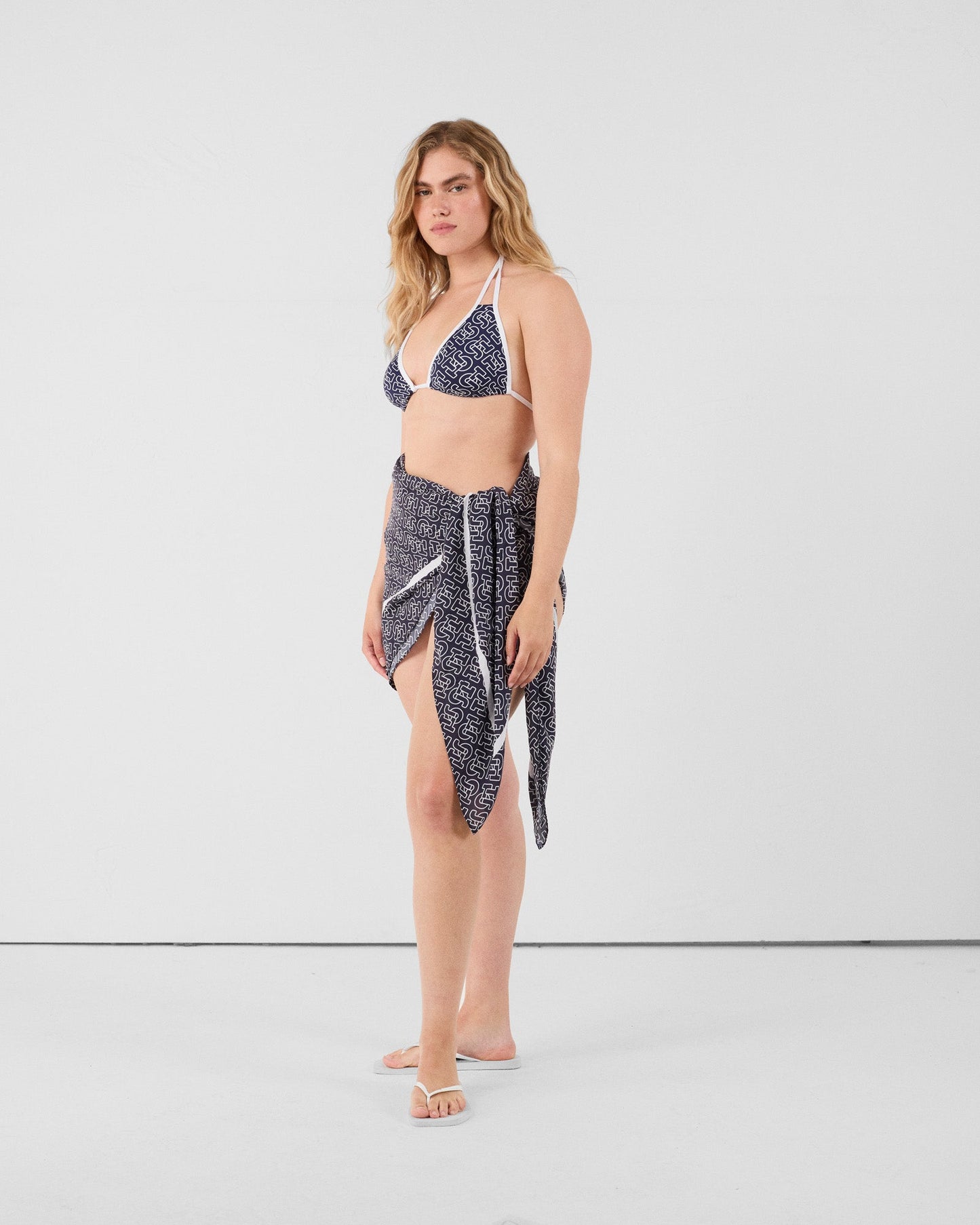 Haut de maillot de bain triangle Mono marine Maddie monogram top