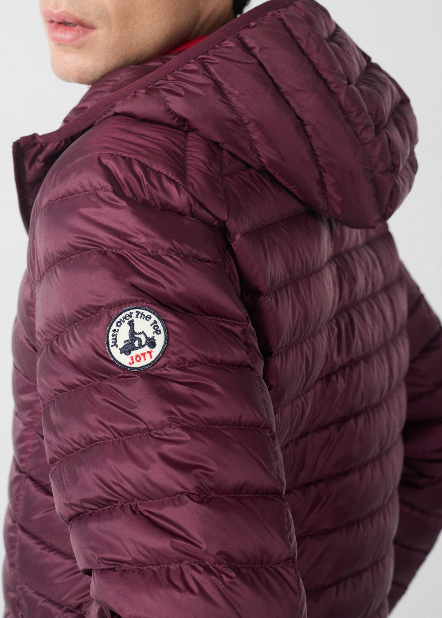 Doudoune légère à capuche Cerise noire Nico