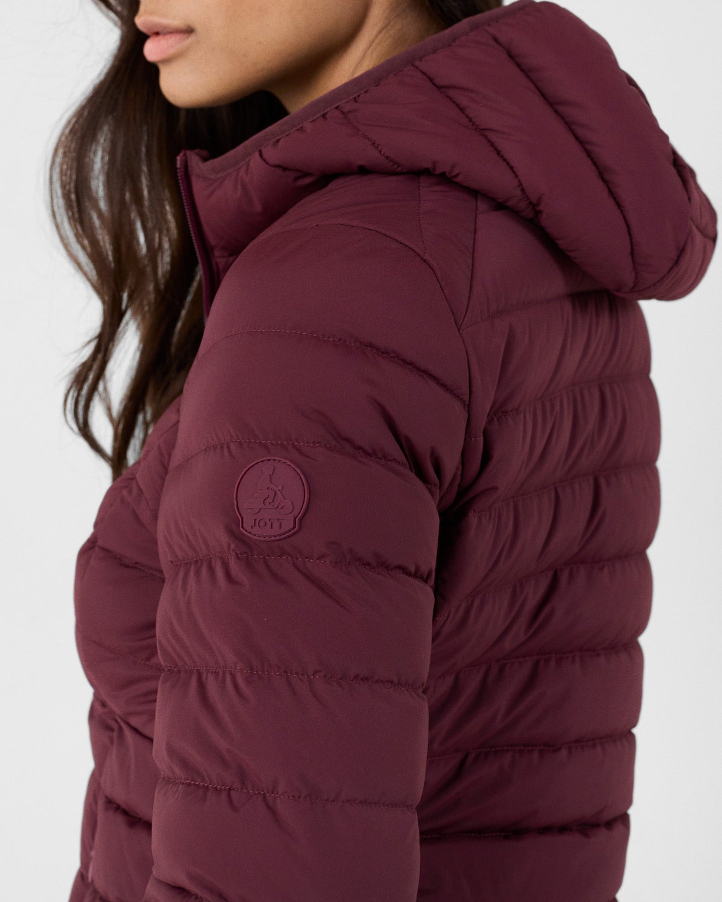 Doudoune à capuche stretch légère Cerise noire Salma