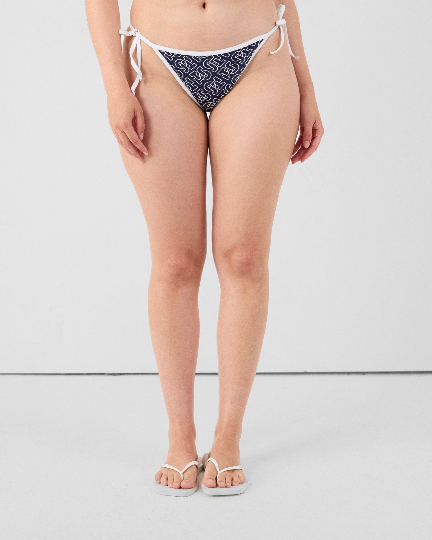 Bas de maillot de bain brésilien Mono marine Maddie monogram bottom